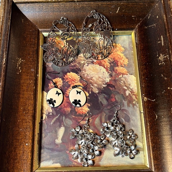 Source Unknown Jewelry - 3 pair of earrings